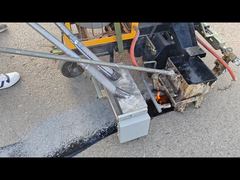 repair crack with thermo asphalt pachting premix by machine